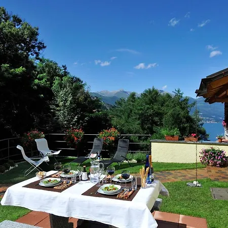 Sleeps 6 Apartment Pianello Del Lario
