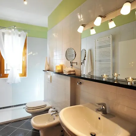 Sleeps 6 Appartement Pianello Del Lario